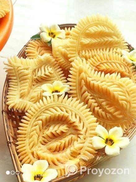 মজাদার মচমচে নকশি পিঠা।