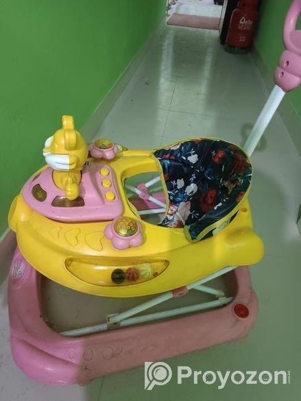 শিশুদের হাটার বেবি ওয়াকার
