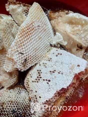 প্রাকৃতিক চাকের খাঁটি মধু