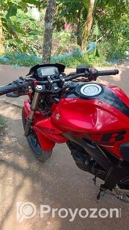 Suzuki Gixxer . 2016
