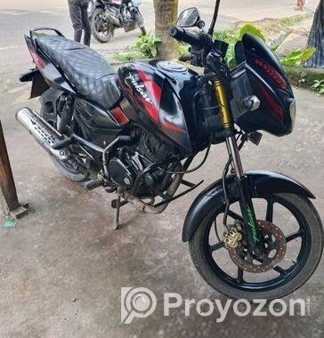 Bajaj Pulsar 150 . 2016