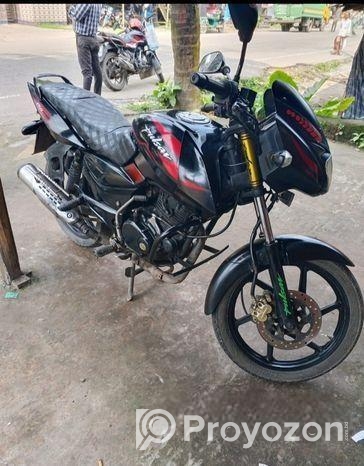 Bajaj Pulsar 150 . 2016