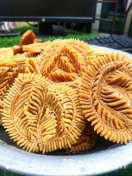 মজাদার মচমচে নকশি পিঠা।