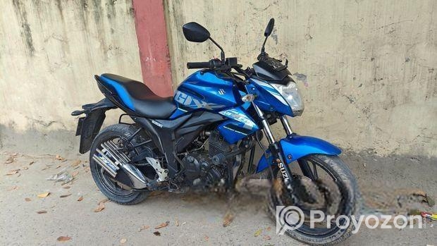 Suzuki Gixxer . 2018