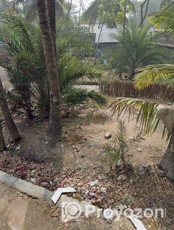 মোট জমির পরিমাণ ৮ শতক সিটি করপোরেশন ভিতর