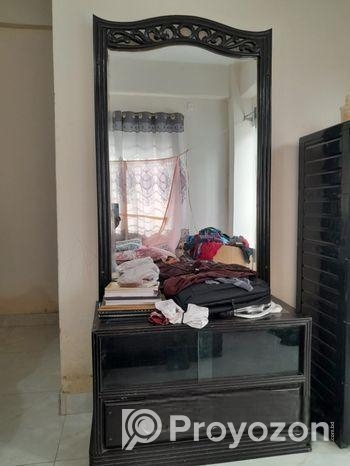 ড্রেসিং টেবিল বিক্রি হবে