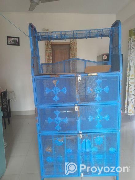 একটি মিট সেলফ বিক্রি করা হবে