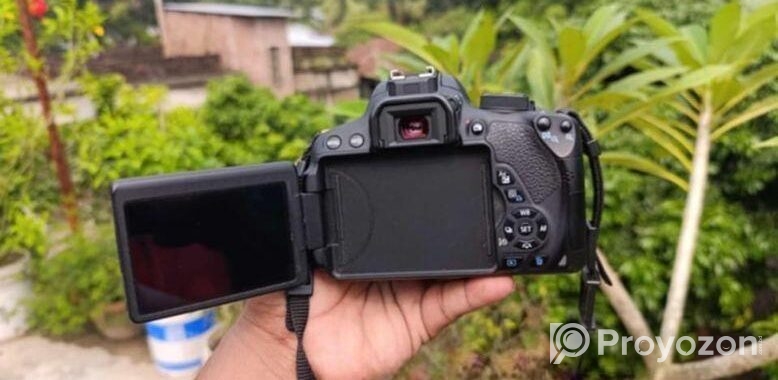 Canon 700d camera