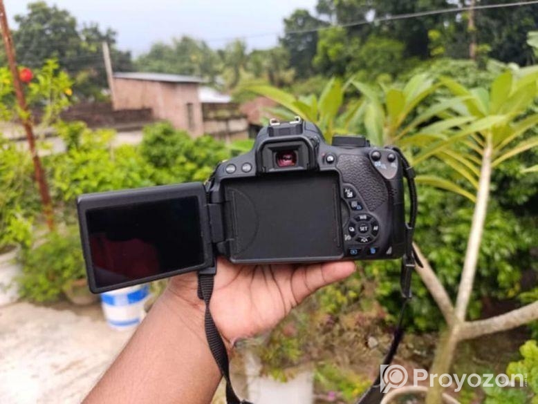Canon 700d camera