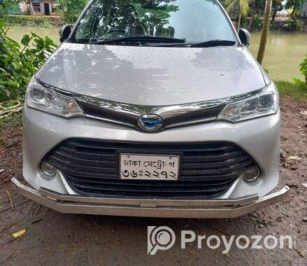 Toyota Axio Hybrid 2015