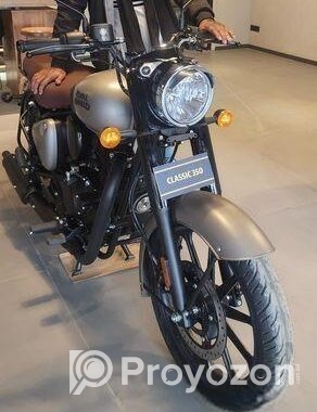 Royal Enfield Classic 350 . 2025