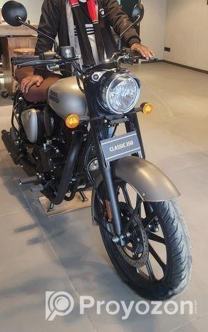 Royal Enfield Classic 350 . 2025