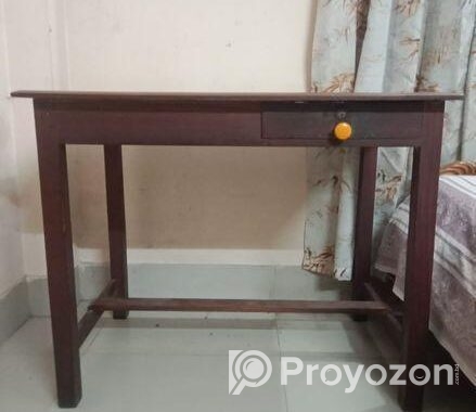 সেগুন কাঠের টেবিল