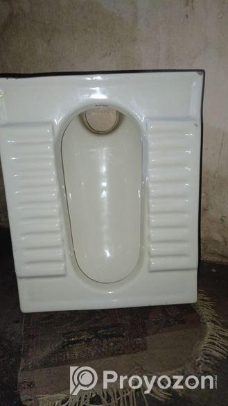 টয়লেট কমোড