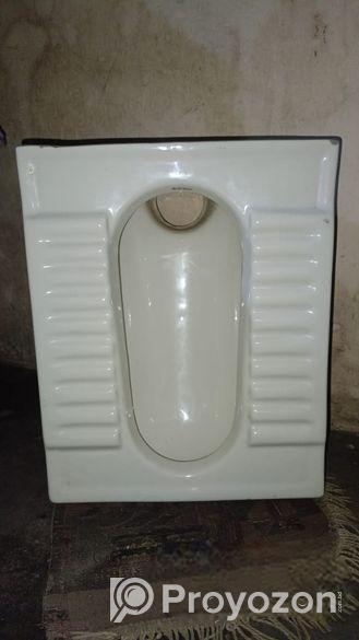 টয়লেট কমোড