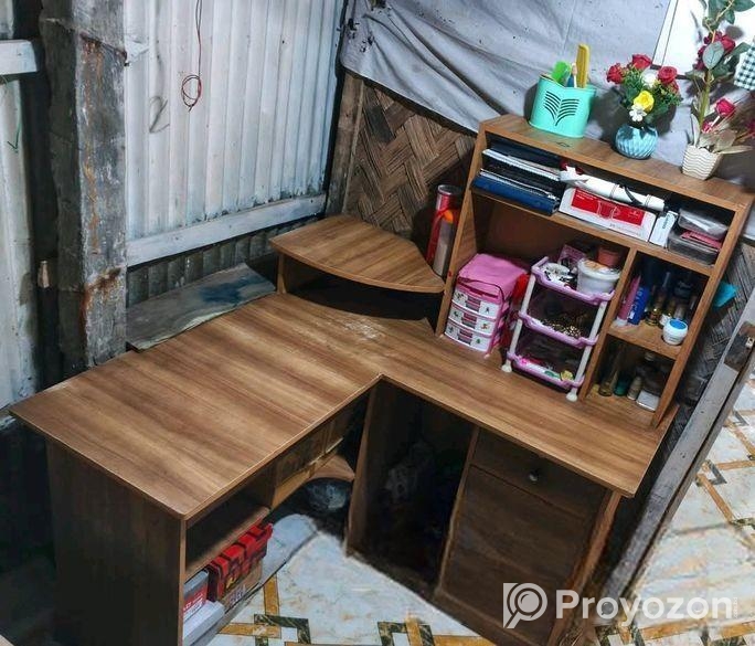 কম্পিউটার টেবিল