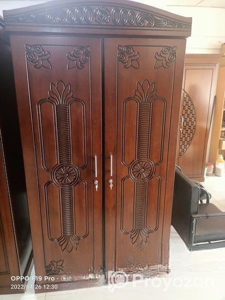 মালয়েশিয়ান বোর্ডের আলমারি