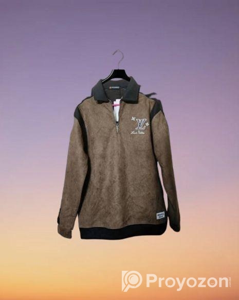 উইন্টার স্টাইলে নতুন সংযোজন — ট্রেন্ডি হাফ-জিপ সোয়েটশার্ট।