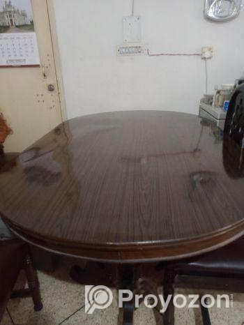 কাঠের ডাইনিং টেবিল এবং চেয়ার