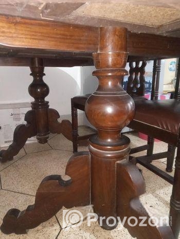 কাঠের ডাইনিং টেবিল এবং চেয়ার