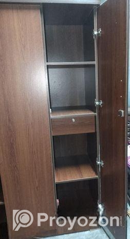 আলমারি বিক্রি করতে চাই