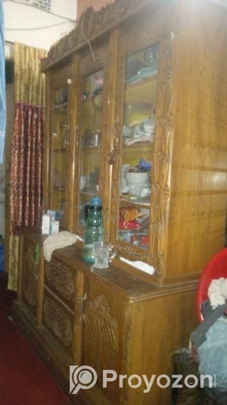 তিন পাল্লা বিশিষ্ট শোকেজ