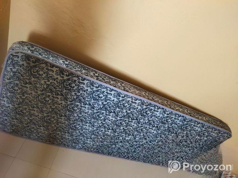 সিঙ্গেল মেট্রেস