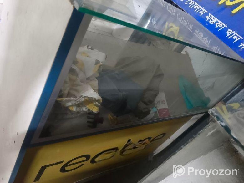 দোকান এর কাউন্টার টেবিল