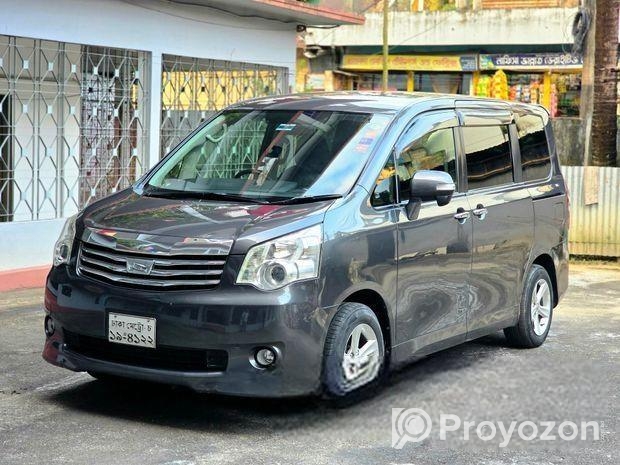 Toyota Noah X Push 2 Door PWR 2012