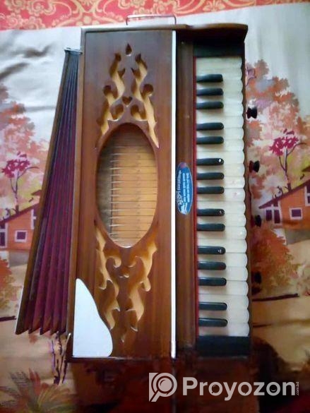 একটি হারমনিয়াম বিক্রি করা হবে