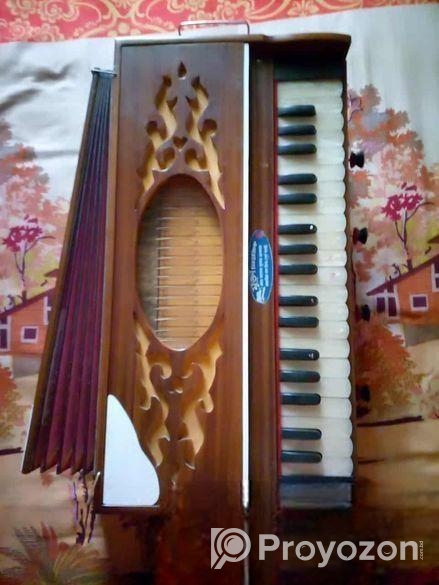 একটি হারমনিয়াম বিক্রি করা হবে