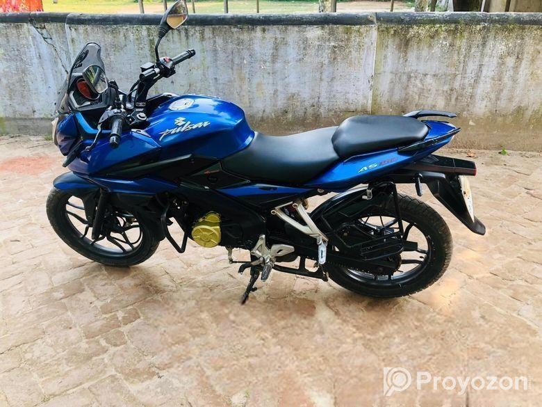 Bajaj Pulsar 150 . 2017