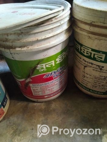 চারপিছ রঙের বালতি