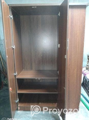 আলমারি বিক্রি করতে চাই