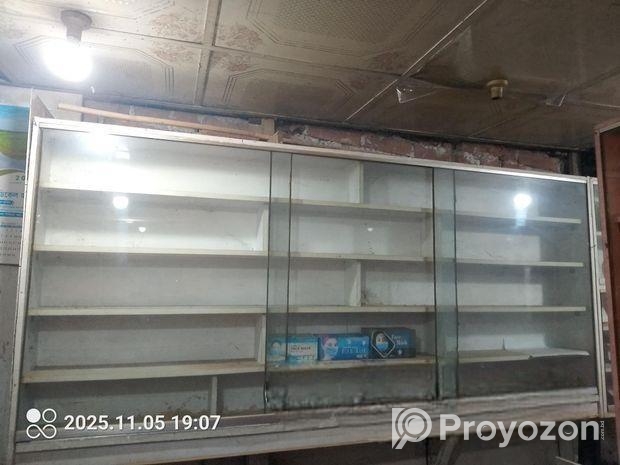 কসমেটিক্স দোকানের কাউন্টার ও র‍্যাক বিক্রি হচ্ছে —