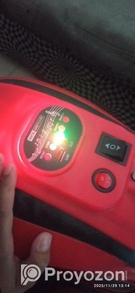 নতুন বাচ্চাদের বসে চালানোর গাড়ি।