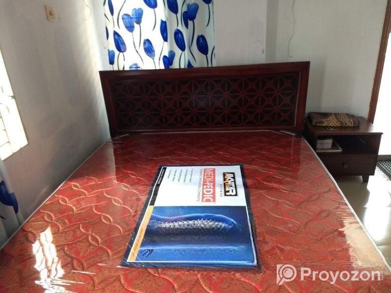 একটা আক্তার ফার্নিচারের কুইন সাইজ বেড বিক্রয় করা হবে