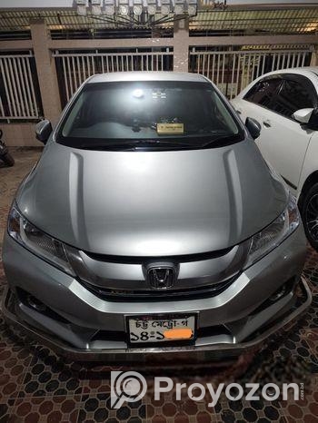 Honda Grace hybrid 2016