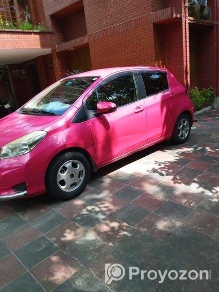 Toyota Vitz . 2011
