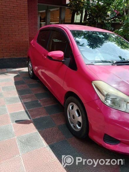 Toyota Vitz . 2011