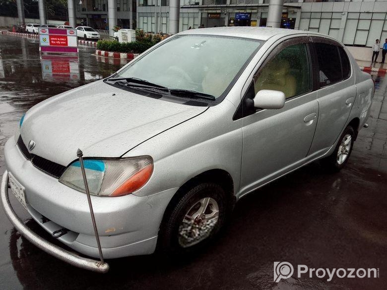 Toyota Platz 2000