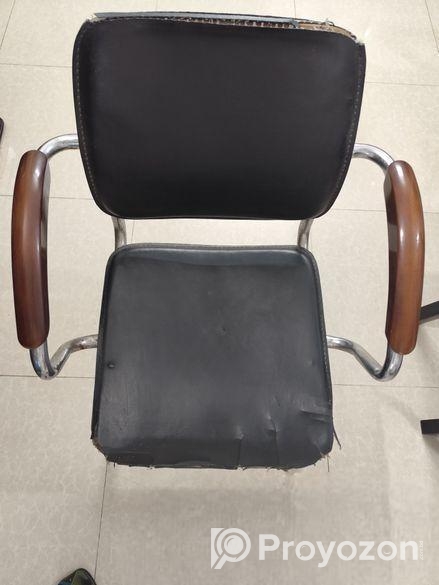 পুরাতন চেয়ার