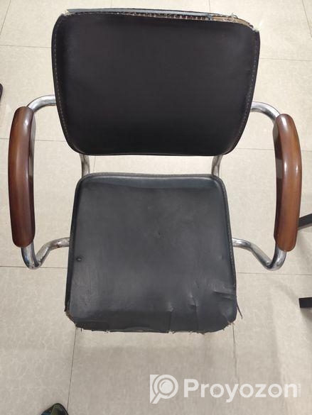 পুরাতন চেয়ার