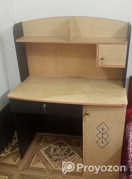 রিডিং টেবিল