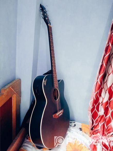 (Signature Guitar) বিক্রি হবে!