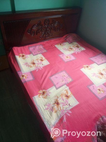 একটি সেমি ডাবোল খাট বিক্রি হবে।