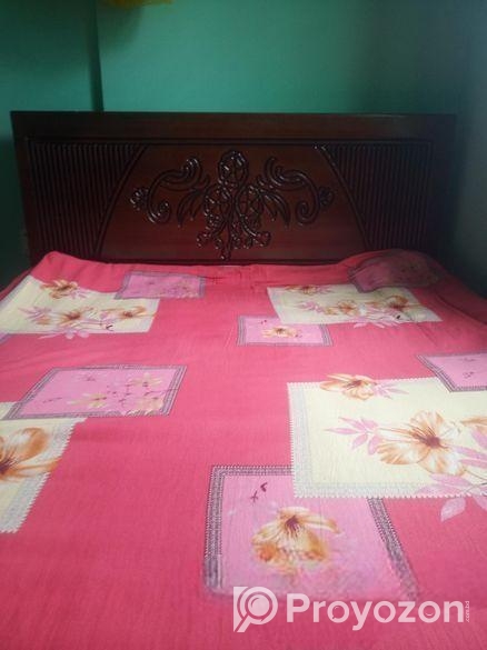 একটি সেমি ডাবোল খাট বিক্রি হবে।