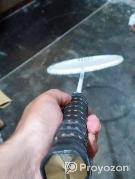 রের্কেট ব্যাটটি বিক্রি করা হবে