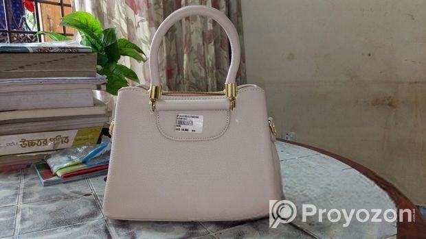 একটি বিদেশি হ্যান্ড ব্যাগ বিক্রি হবে