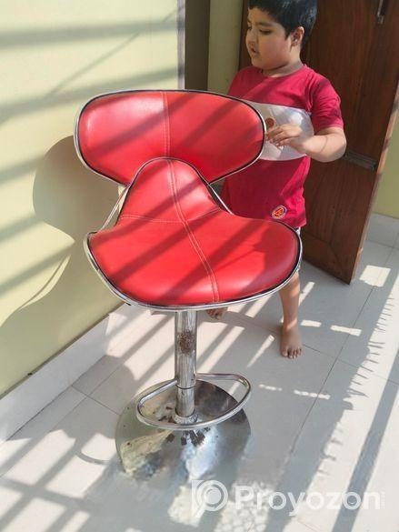 চেয়ার বিক্রি হবে